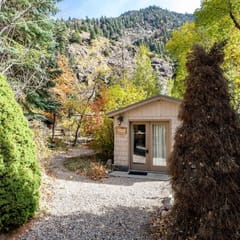 Adorable Studio Cabin on Big Cottonwood River