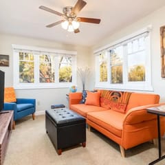 Historic Avenues Downtown w/ Dedicated Workspace