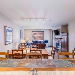 Powderhorn Suite-Ski/Out, Hot Tub w/ Mountain View
