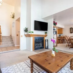 Wasatch Grove | 4BR Ski Retreat + Private Hot Tub | Sleeps 12