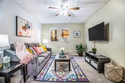 Historic Avenues Apt - Explore Downtown by Foot