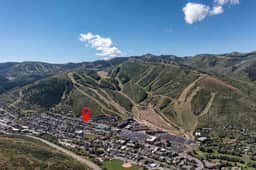 Perfect PC Location - Walk to Ski Lift & Main St.