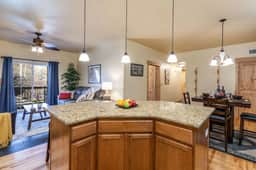 Skier's Dream-Beautifully Updated Park City condo w Hot Tub!