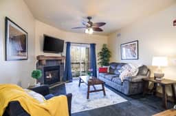 Skier's Dream-Beautifully Updated Park City condo w Hot Tub!