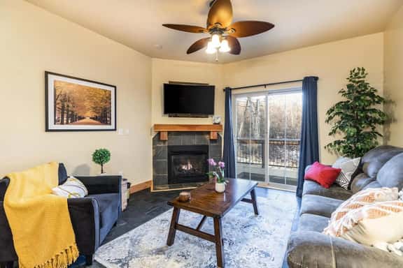 Skier's Dream-Beautifully Updated Park City condo w Hot Tub! - Image 1