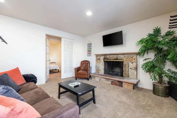 Cottonwood Heights Ski Rental for 6 | Shredder’s Shanty - Image 1