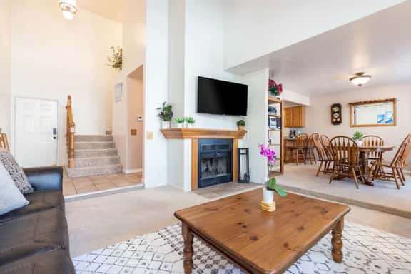 Wasatch Grove | 4BR Ski Retreat + Private Hot Tub | Sleeps 12 - Image 1
