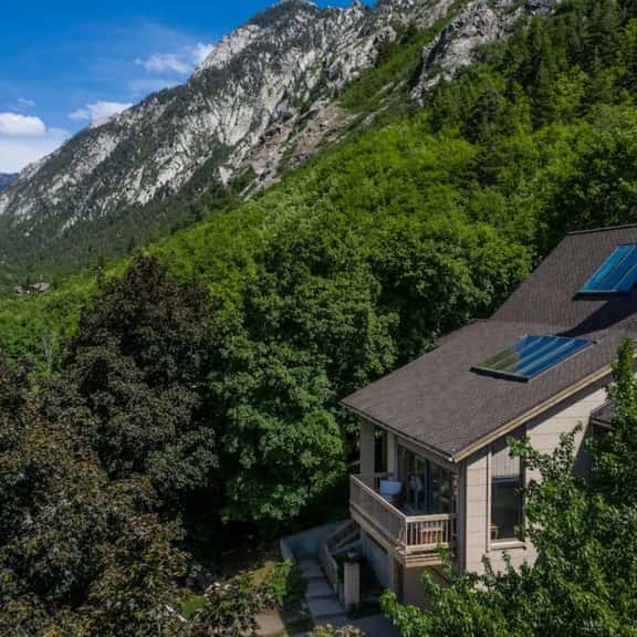 Little Cottonwood Retreat Near Alta and Snowbird | Sauna + Pool Table | Sleeps 16 - Image 1