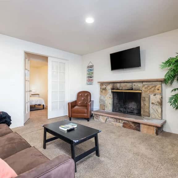 Cottonwood Heights Ski Rental for 6 | Shredder’s Shanty - Image 1