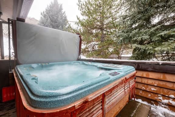 Base of Big Cottonwood-Hot tub, 20 mins to Resorts