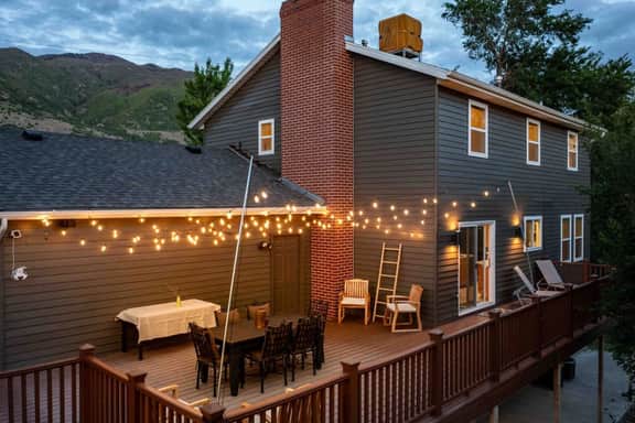 Farmington Basecamp-Hot Tub, Large Deck and View!