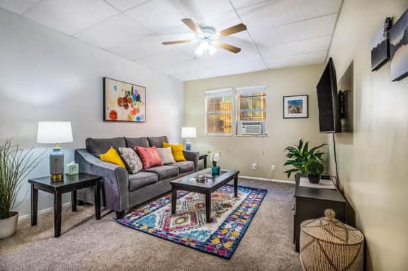 Historic Avenues Apt - Explore Downtown by Foot