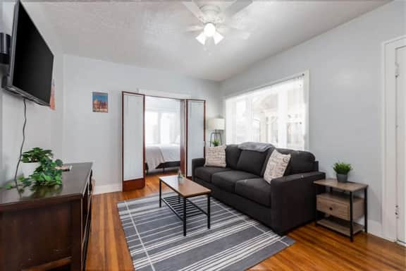 Historic Avenues Downtown Loft