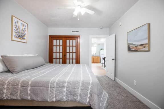 Historic Avenues Two Bedroom Suite! - Image 5