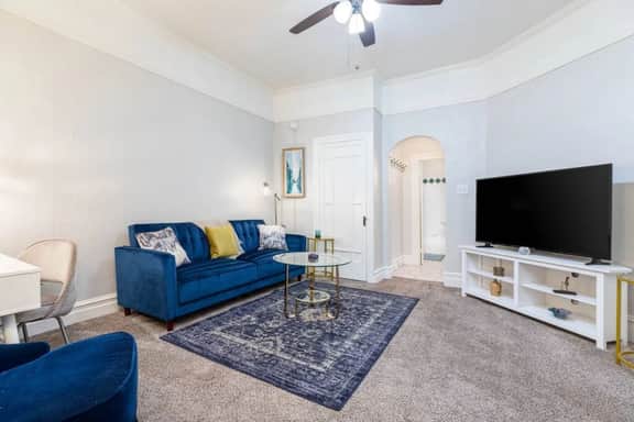 New! - Downtown Private Historic Avenues Apartment