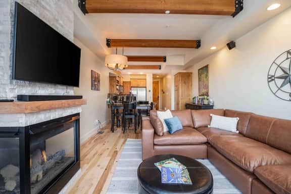 New! Mountain Retreat-Hot Tub, Views, Near Shops!