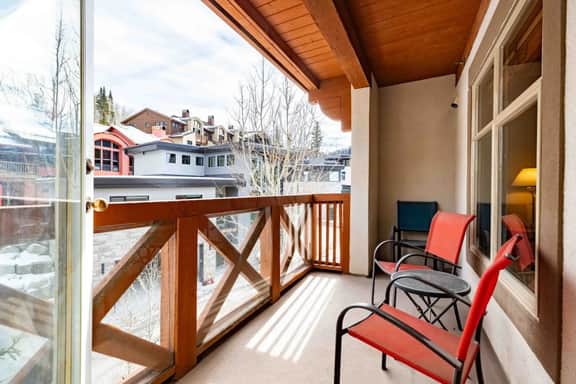 Powderhorn Suite-Ski/Out, Hot Tub w/ Mountain View - Image 5