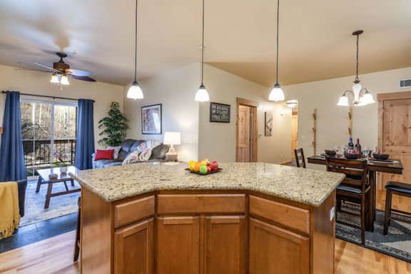 Skier's Dream-Beautifully Updated Park City condo w Hot Tub!