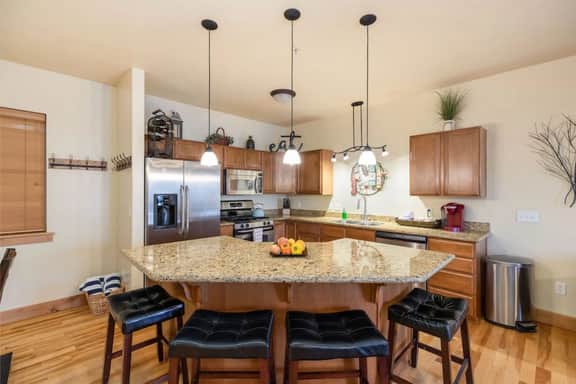 Skier's Dream-Beautifully Updated Park City condo w Hot Tub!