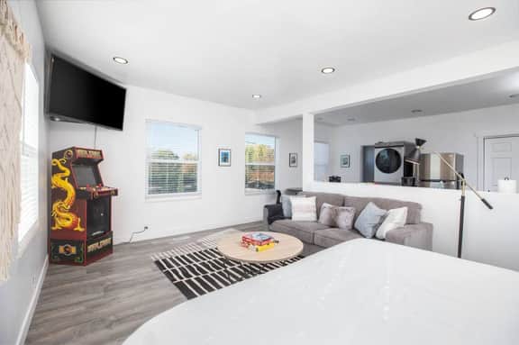 The Barber Loft-Close to Downtown, 35 Mins to Ski! - Image 5