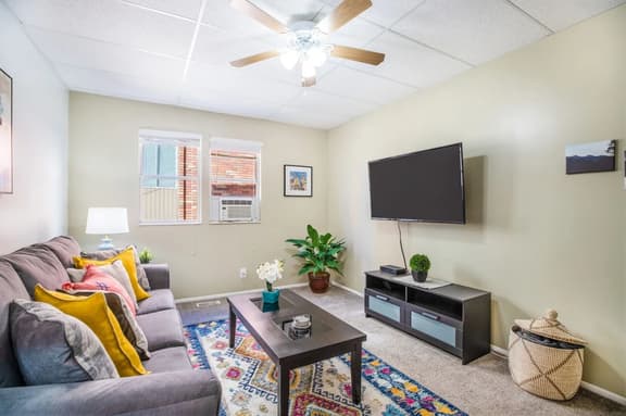 Historic Avenues Apt - Explore Downtown by Foot
