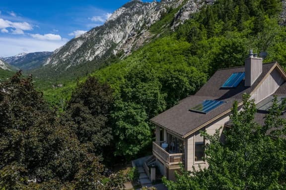 Mtn. Home in Sandy, UT -Sauna, Pool Table - Ski/Hike/Bike/Climb