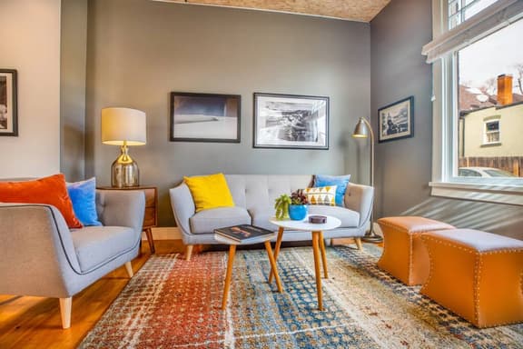 New Distinctive Historical Unit from 5 Star Host